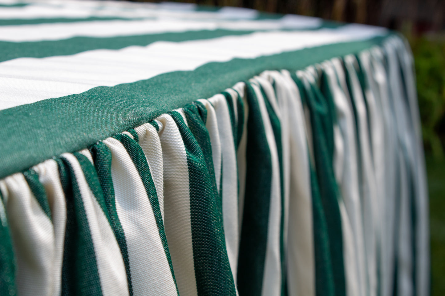 STRIPED & SHIRRED OUTDOOR TABLECLOTH