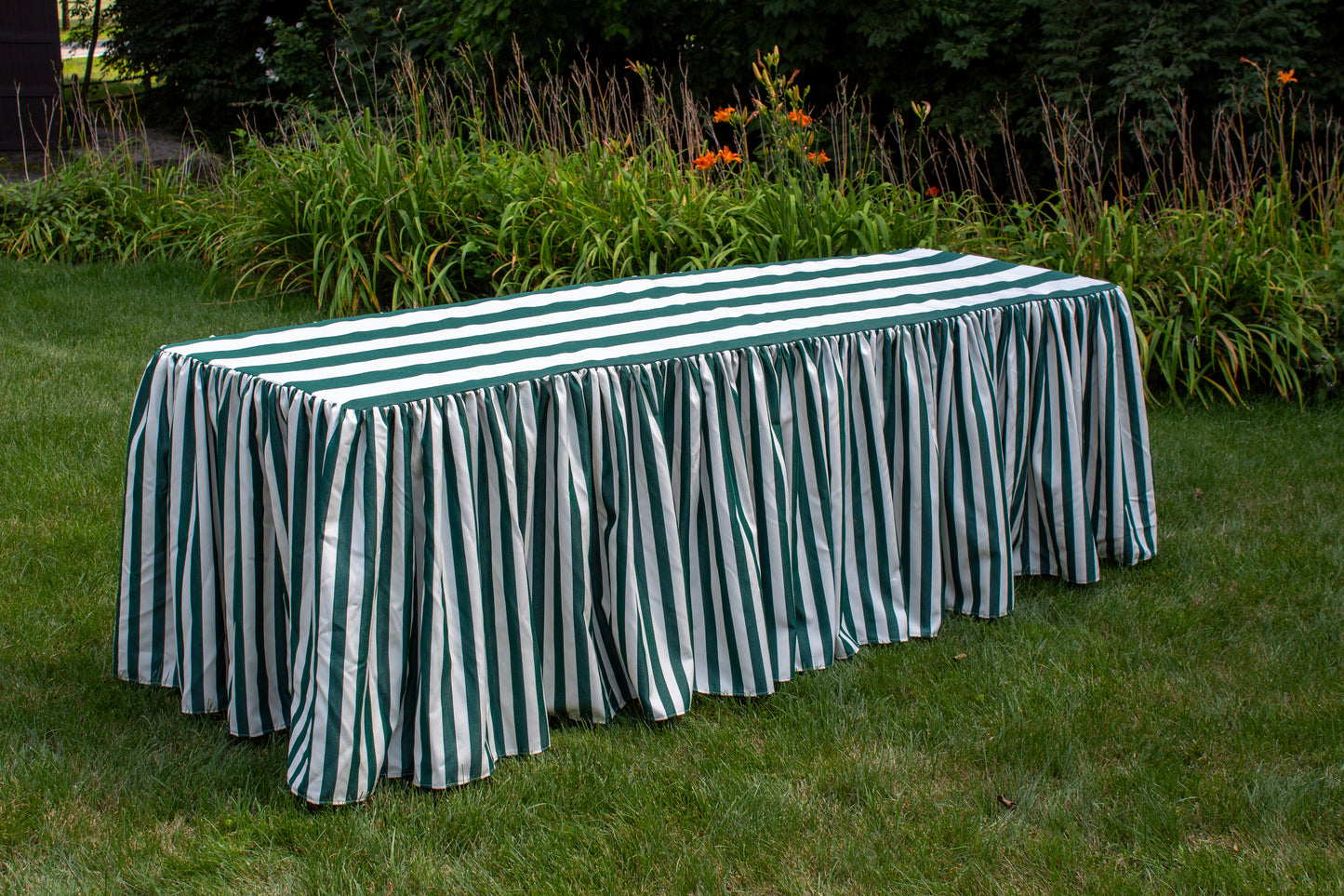 STRIPED & SHIRRED OUTDOOR TABLECLOTH